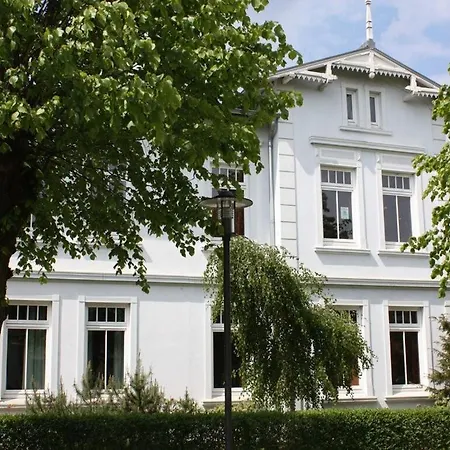 Lieselotte Modern Retreat *